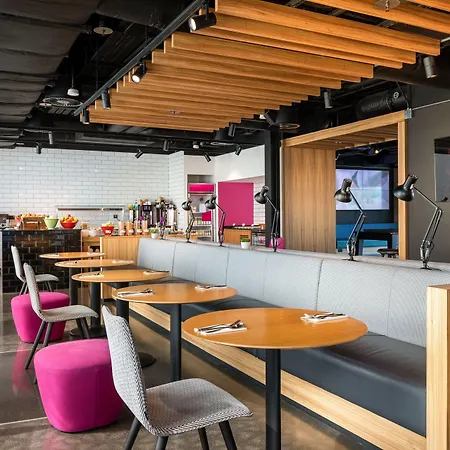 Aloft By Marriott מלון